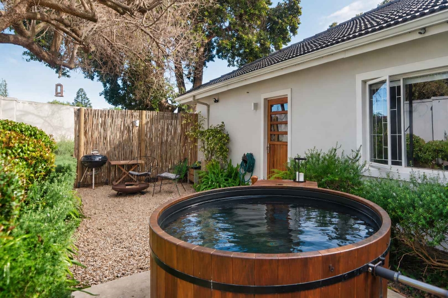 6 Bedroom Property for Sale in Northcliff Western Cape